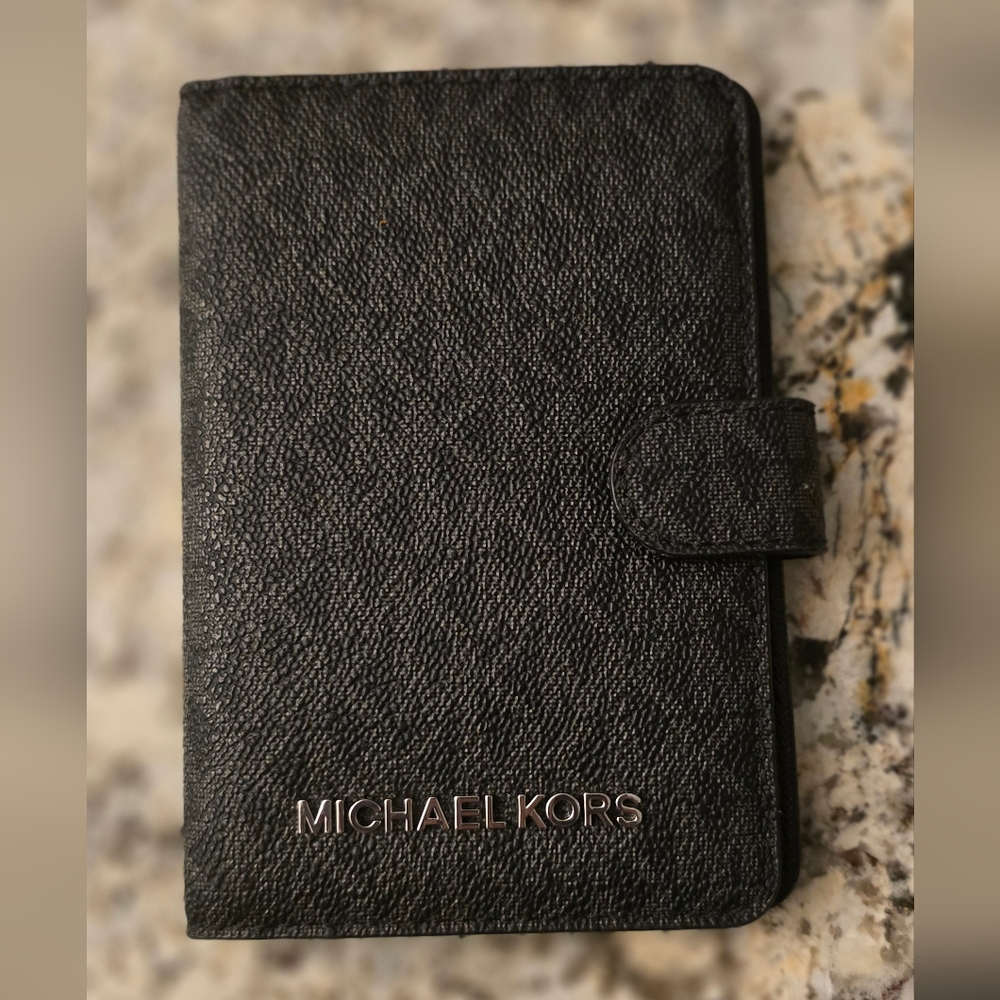 Michael Kors Jet Set Travel Passport Wallet Case